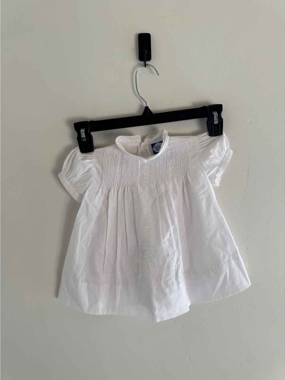 Vintage Carriage Boutiques White Embroidered Baby Dress – 6 Months